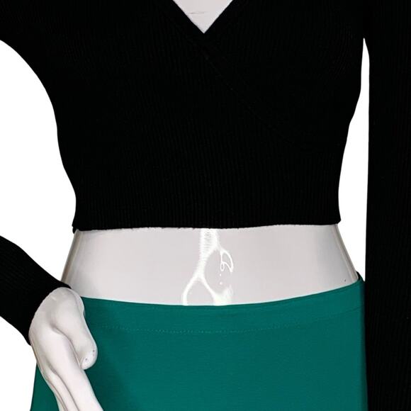 Forever 21 Crop Top Ribbed V-Neck Long Sleeve Black Faux Wrap Size M - Picture 3 of 8